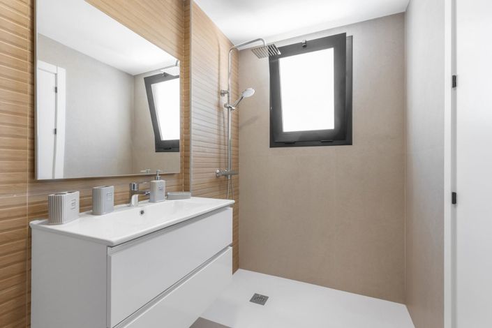 Image No.49-4 Bed Townhouse for sale