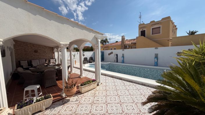 Image No.19-3 Bed Villa for sale