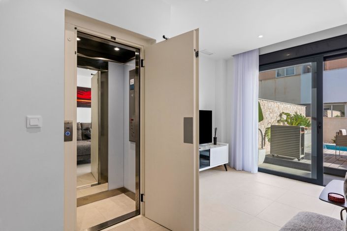 Image No.14-4 Bed Villa for sale