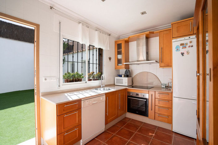 Image No.11-5 Bed House for sale