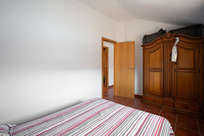 Image No.17-5 Bed House for sale