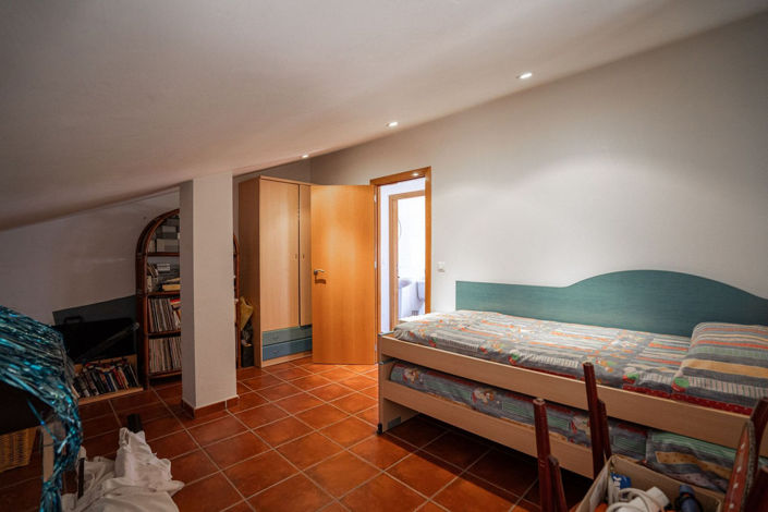 Image No.22-5 Bed House for sale