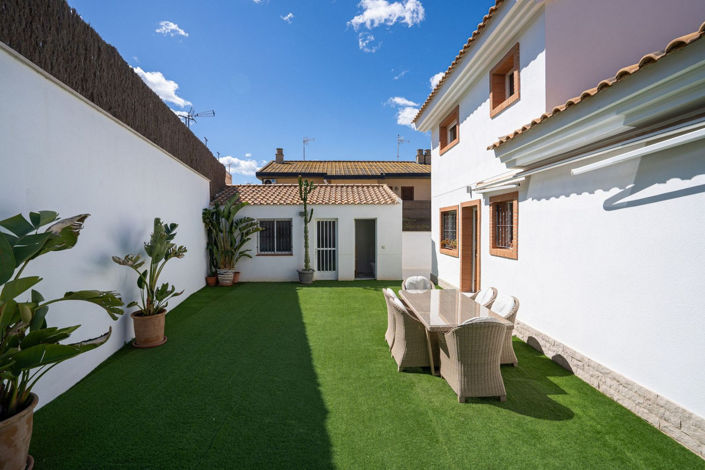 Image No.27-5 Bed House for sale