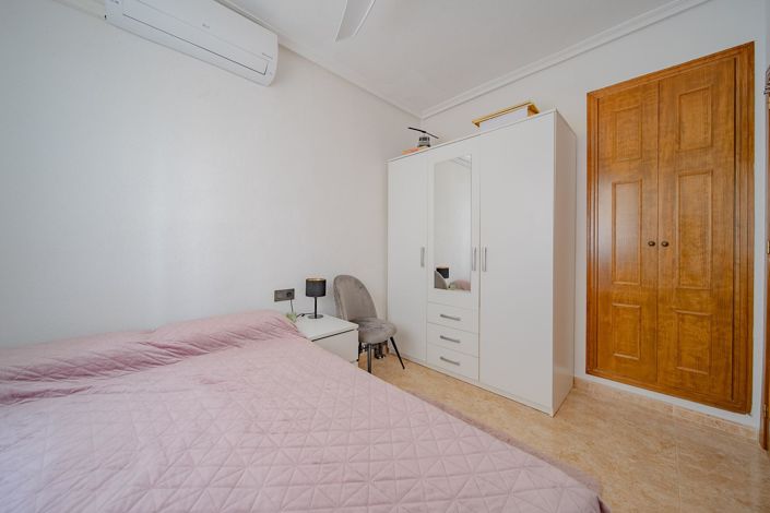 Image No.13-3 Bed Townhouse for sale