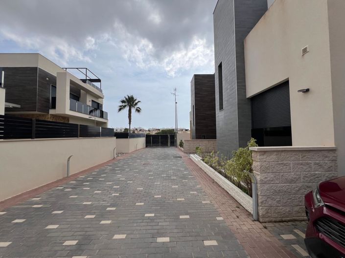 Image No.2-3 Bed Villa for sale