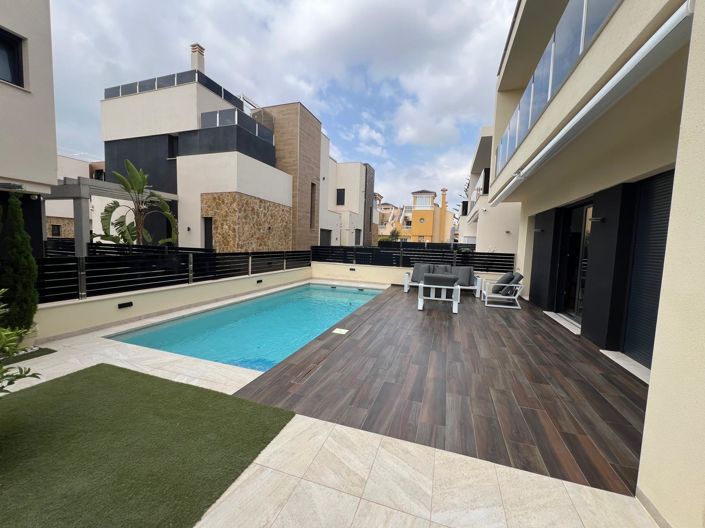 Image No.44-3 Bed Villa for sale