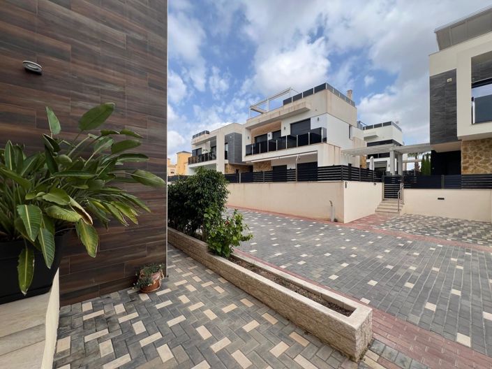 Image No.6-3 Bed Villa for sale