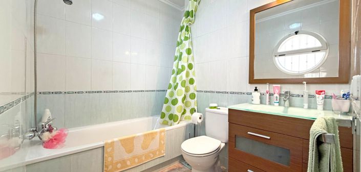 Image No.8-2 Bed Townhouse for sale