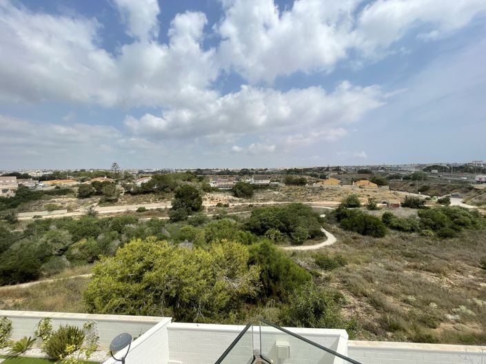 Image No.8-4 Bed Villa for sale