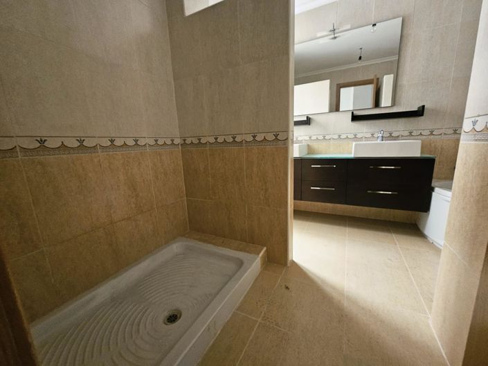 Image No.24-3 Bed Apartment for sale