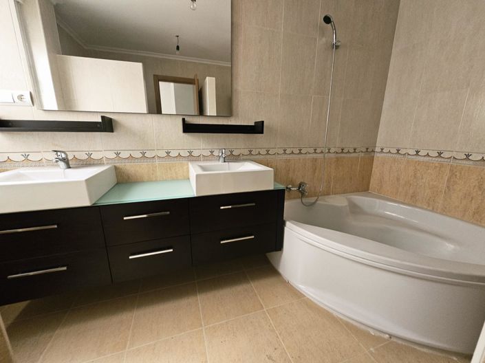 Image No.28-3 Bed Apartment for sale