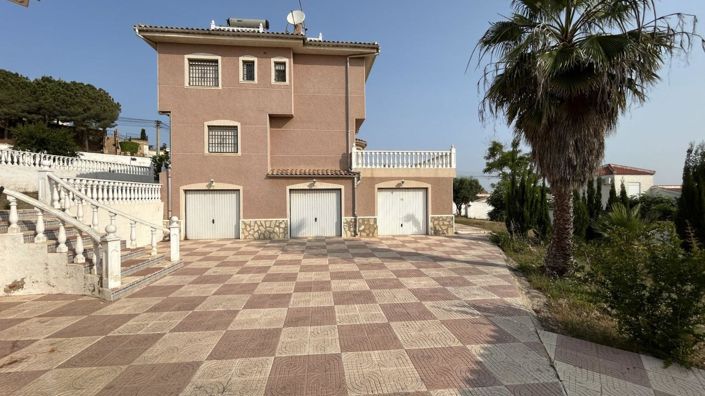 Image No.2-5 Bed Villa for sale