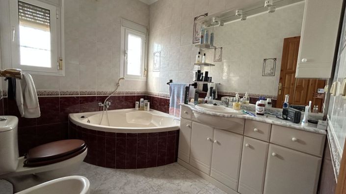 Image No.50-5 Bed Villa for sale