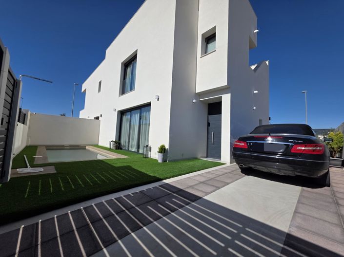 Image No.1-2 Bed Villa for sale