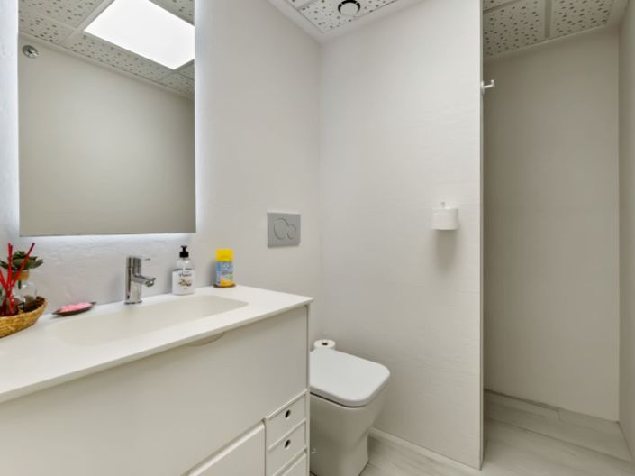 Image No.20-3 Bed Apartment for sale