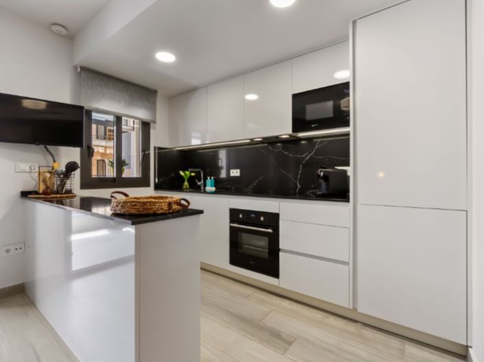 Image No.6-3 Bed Apartment for sale