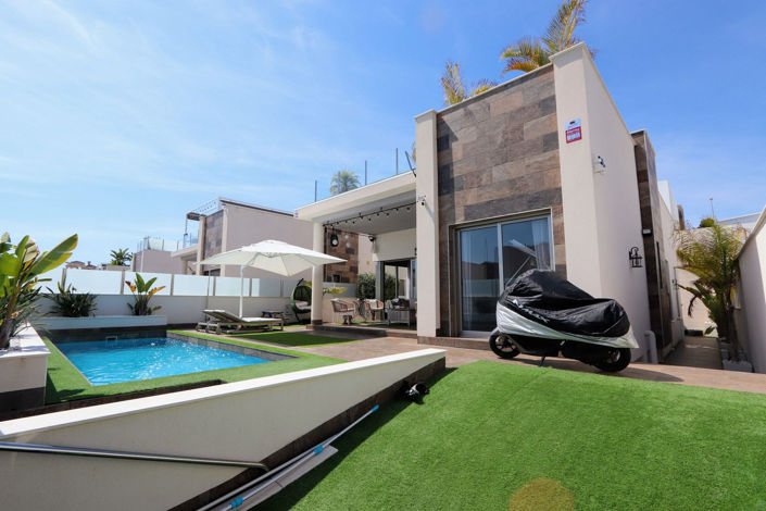 Image No.1-5 Bed House for sale