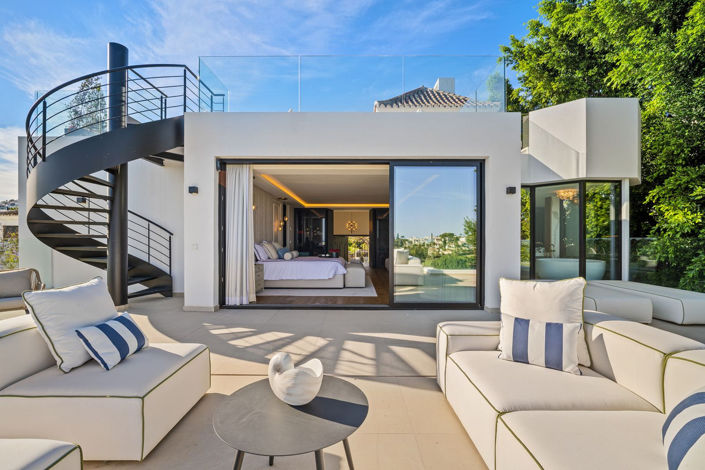 Image No.19-6 Bed Townhouse for sale