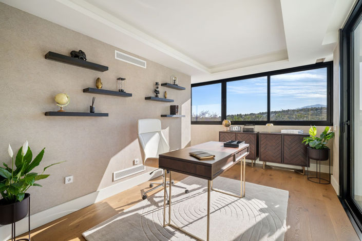 Image No.27-6 Bed Townhouse for sale