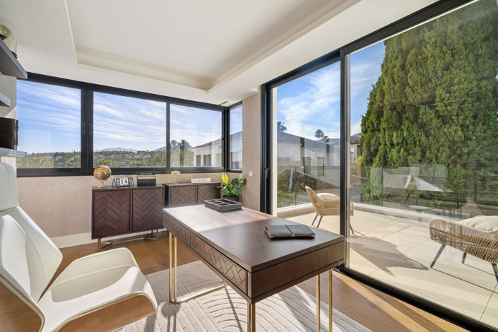 Image No.28-6 Bed Townhouse for sale