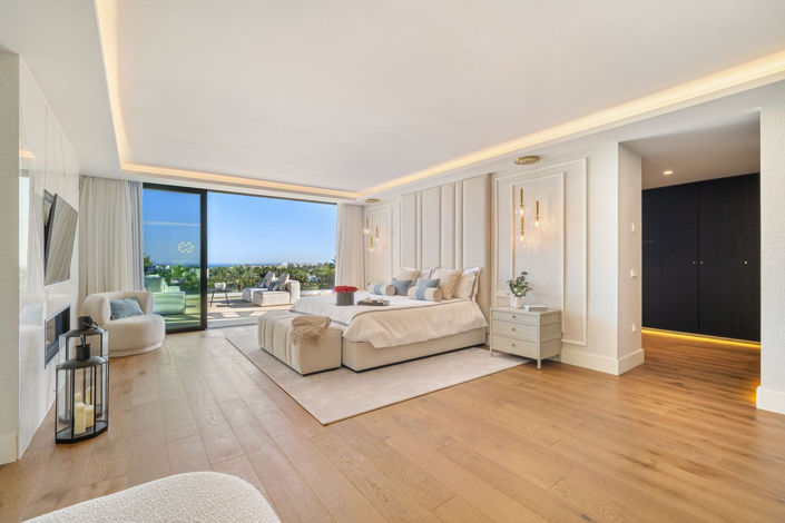 Image No.30-6 Bed Townhouse for sale