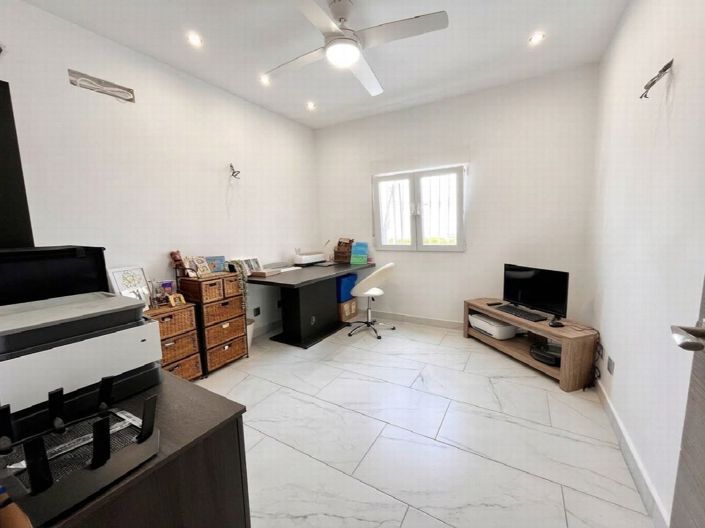 Image No.30-5 Bed Villa for sale