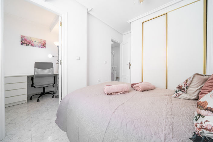 Image No.16-4 Bed Townhouse for sale