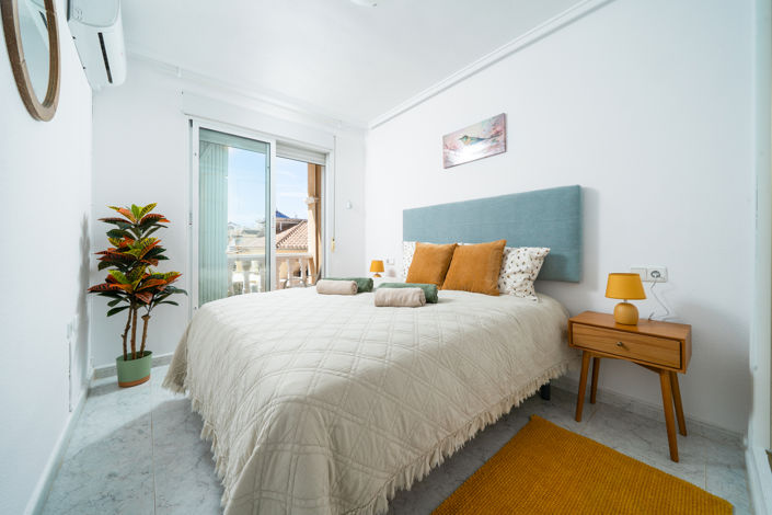 Image No.17-4 Bed Townhouse for sale