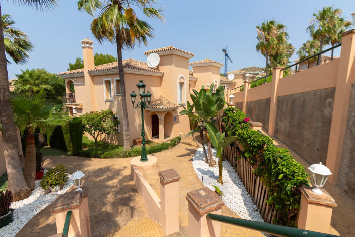 Image No.1-3 Bed Townhouse for sale