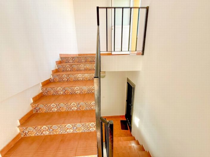Image No.25-5 Bed Apartment for sale