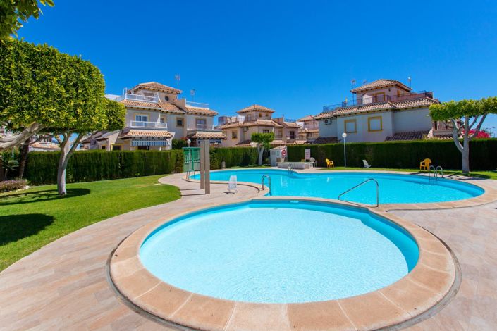 Image No.32-2 Bed Bungalow for sale