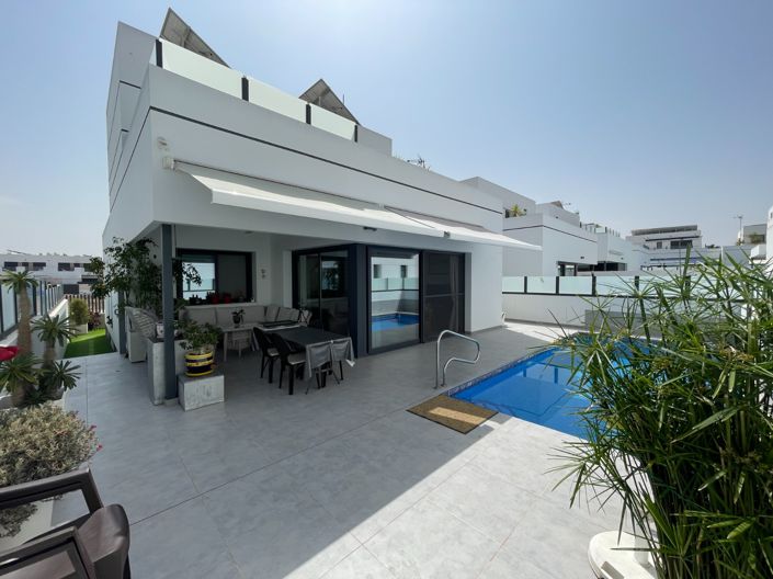 Image No.1-4 Bed Townhouse for sale