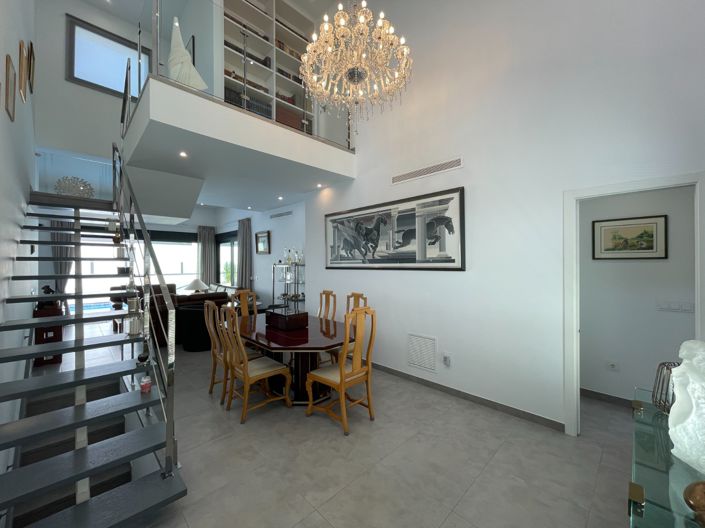 Image No.15-4 Bed Townhouse for sale