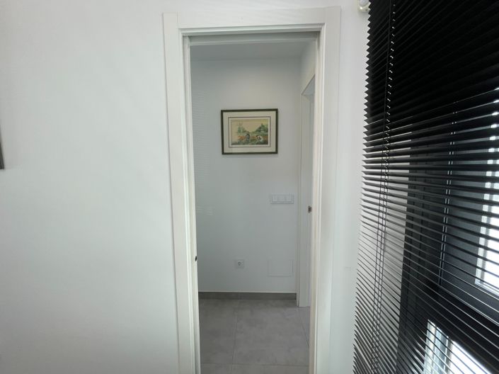 Image No.16-4 Bed Townhouse for sale