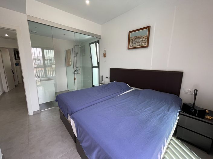 Image No.18-4 Bed Townhouse for sale