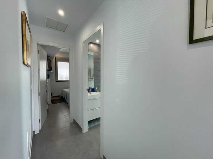 Image No.21-4 Bed Townhouse for sale