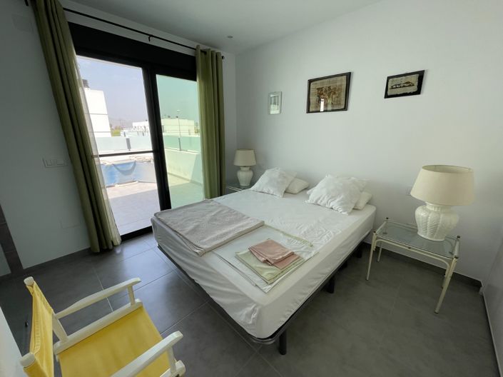 Image No.30-4 Bed Townhouse for sale