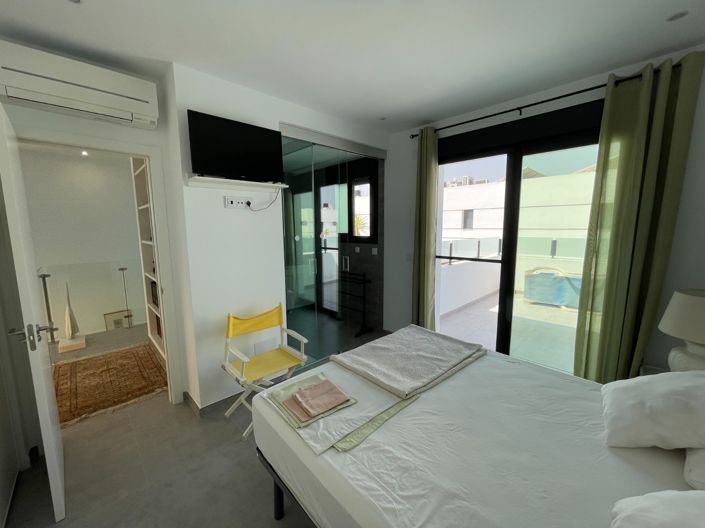 Image No.31-4 Bed Townhouse for sale