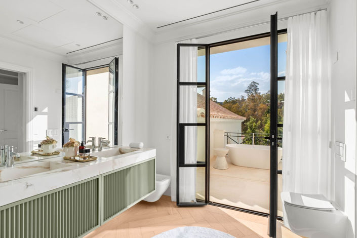 Image No.24-4 Bed Townhouse for sale