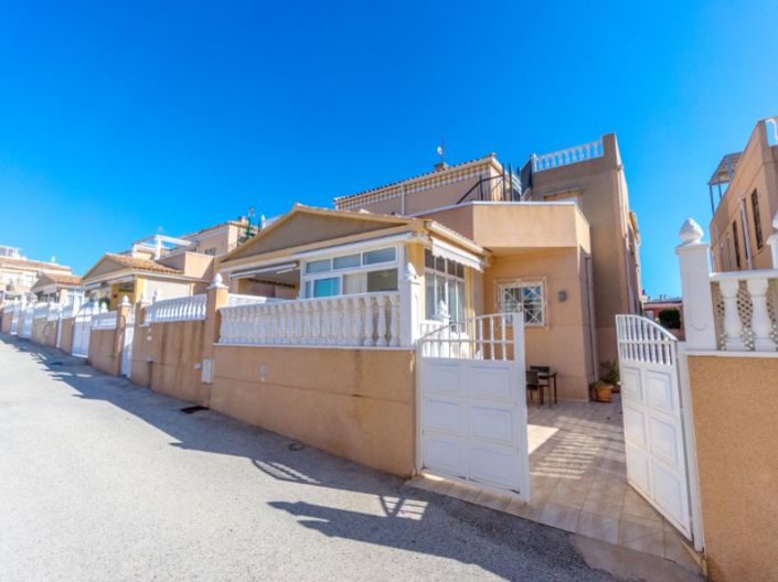 Image No.1-Maison de ville de 3 chambres à vendre à Torrevieja