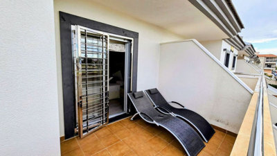 10-bb915d1cb19341576dcdc994b81ab9c5