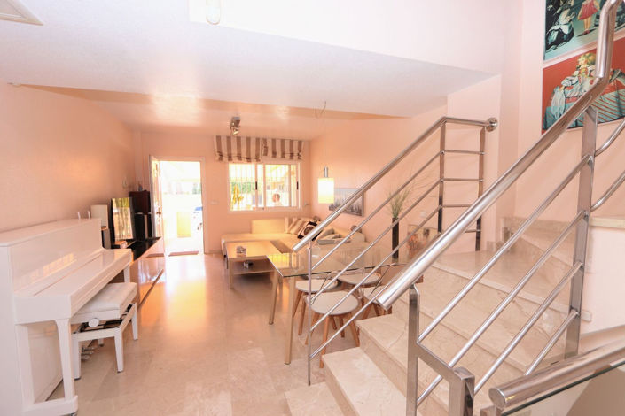 Image No.12-3 Bed House for sale