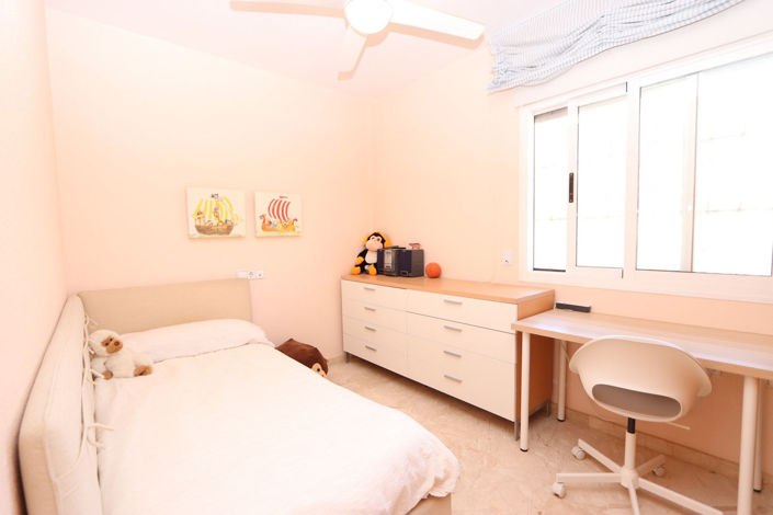 Image No.21-3 Bed House for sale