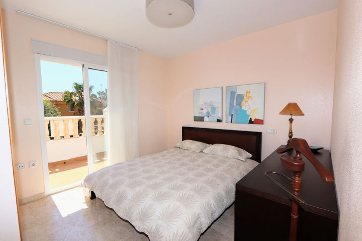 Image No.25-3 Bed House for sale