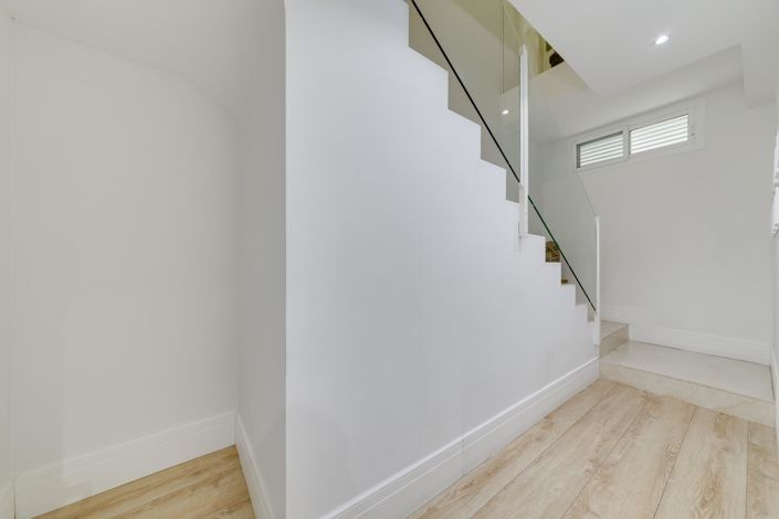 Image No.39-4 Bed Apartment for sale