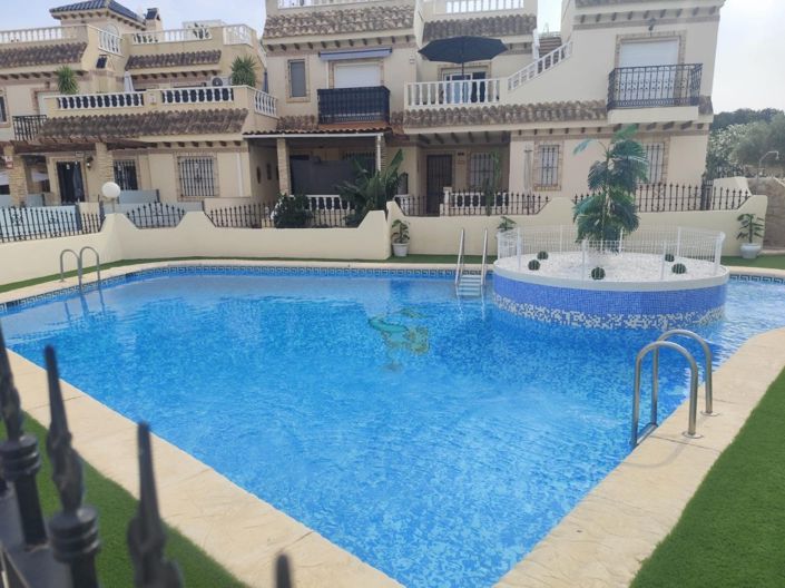 Image No.1-2 Bed House for sale
