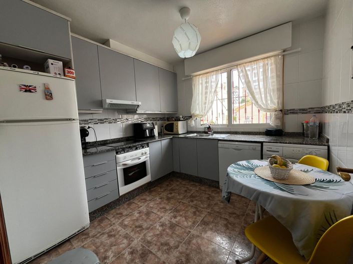 Image No.12-3 Bed Property for sale