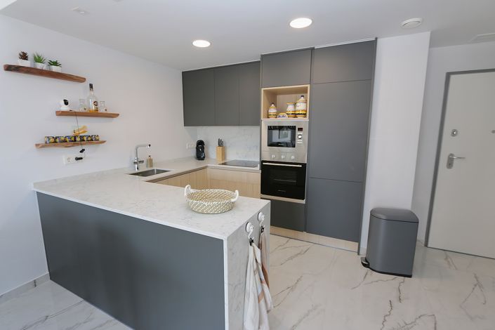 Image No.10-2 Bed Property for sale