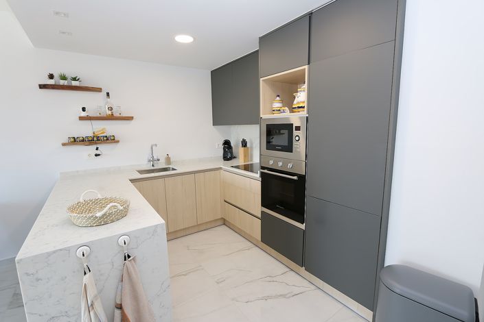 Image No.4-2 Bed Property for sale