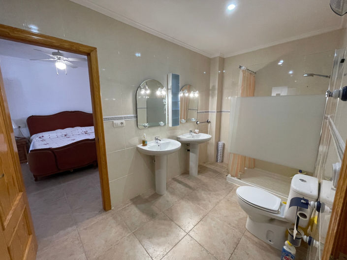 Image No.19-4 Bed Villa for sale